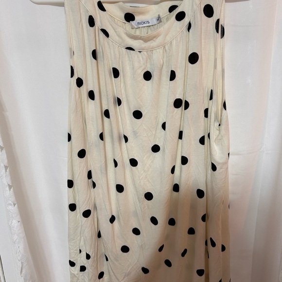 Ricki's xxl Cream and Black Sleeveless Blouse- nice neckline- dress up - Picture 5 of 8